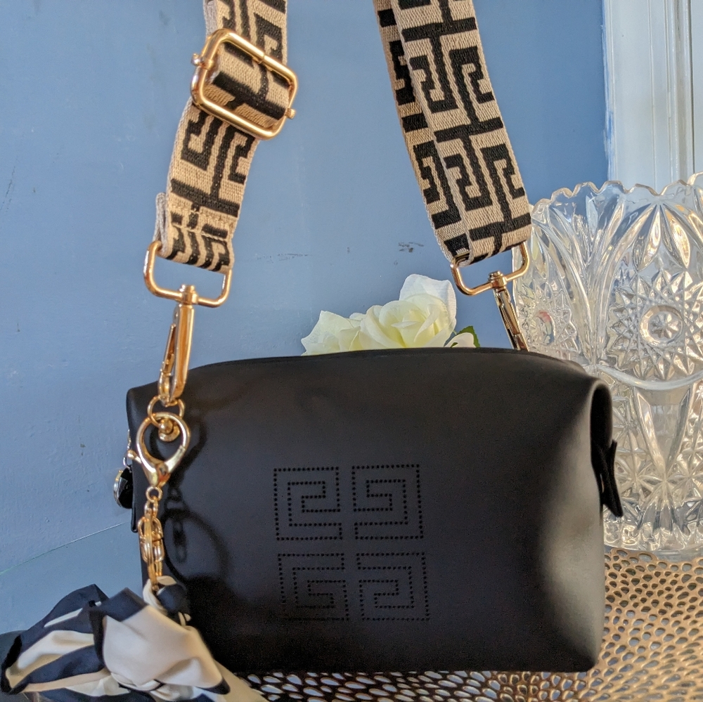 Givenchy - Picture 2 of 13